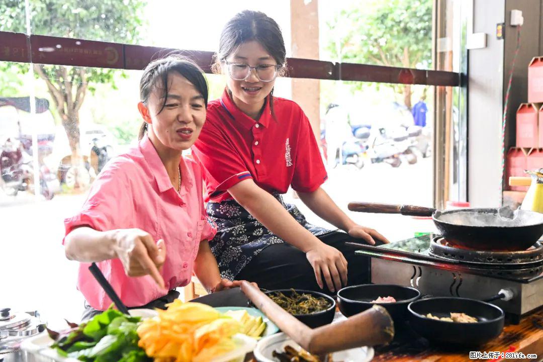 全网追的“扁担女孩”，找了一份暑假工，时薪12元 - 泸州生活资讯 - 泸州28生活网 luzhou.28life.com